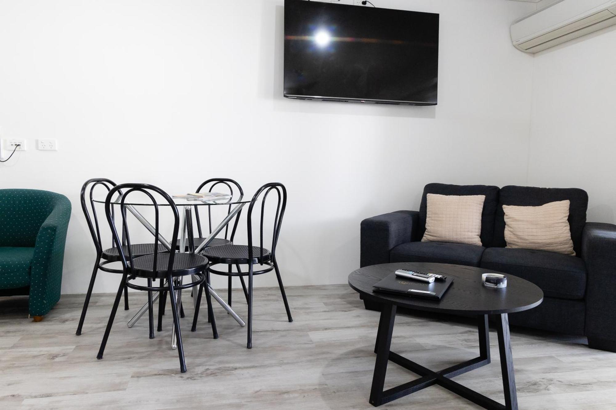 Aston Hill Motor Lodge Порт Макари Екстериор снимка