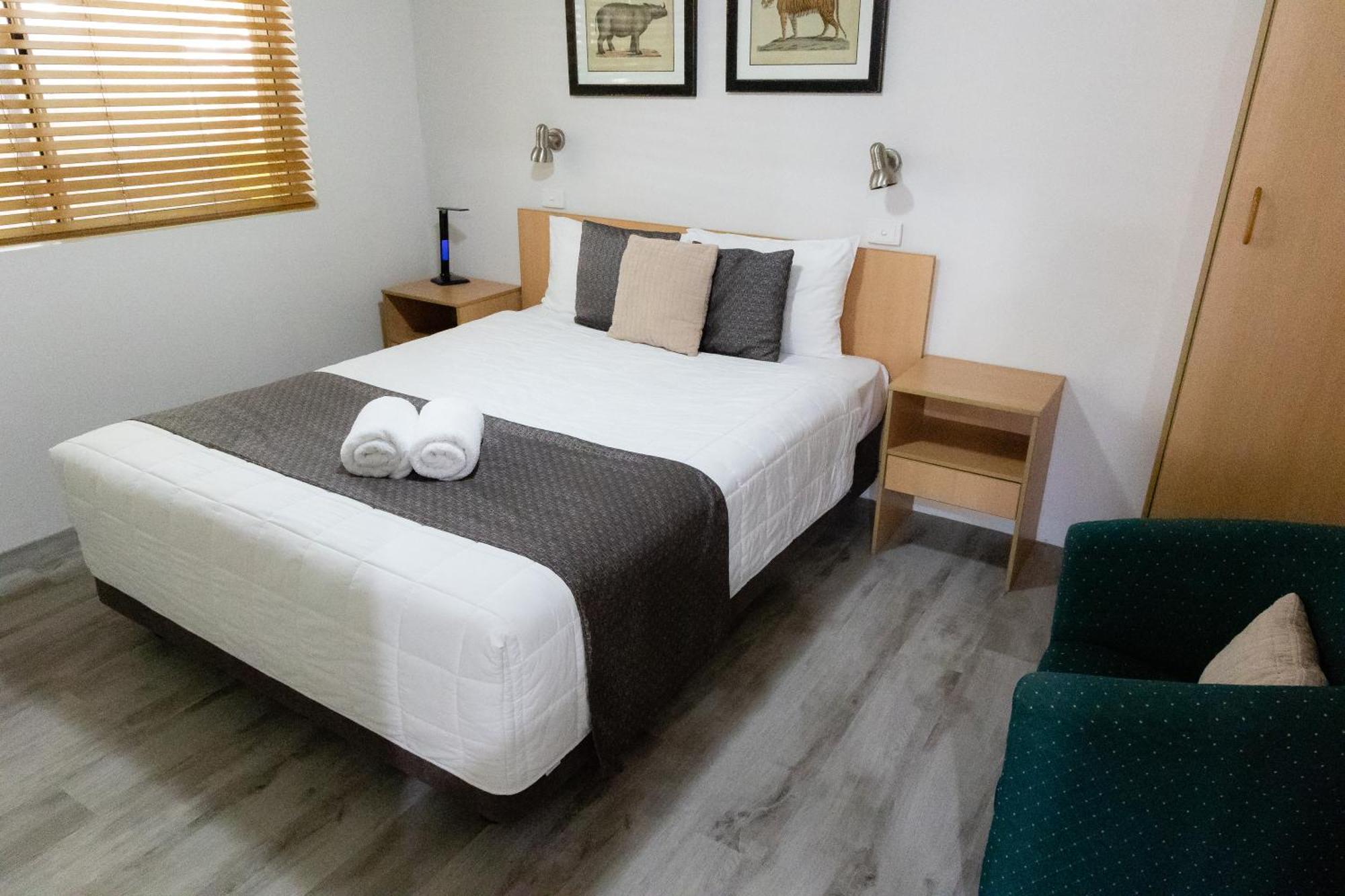 Aston Hill Motor Lodge Порт Макари Екстериор снимка